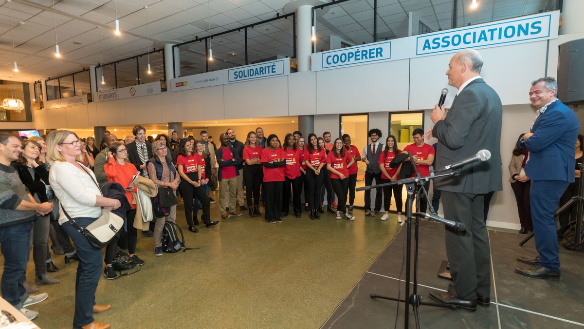 photo des bénévoles de l'engagement center