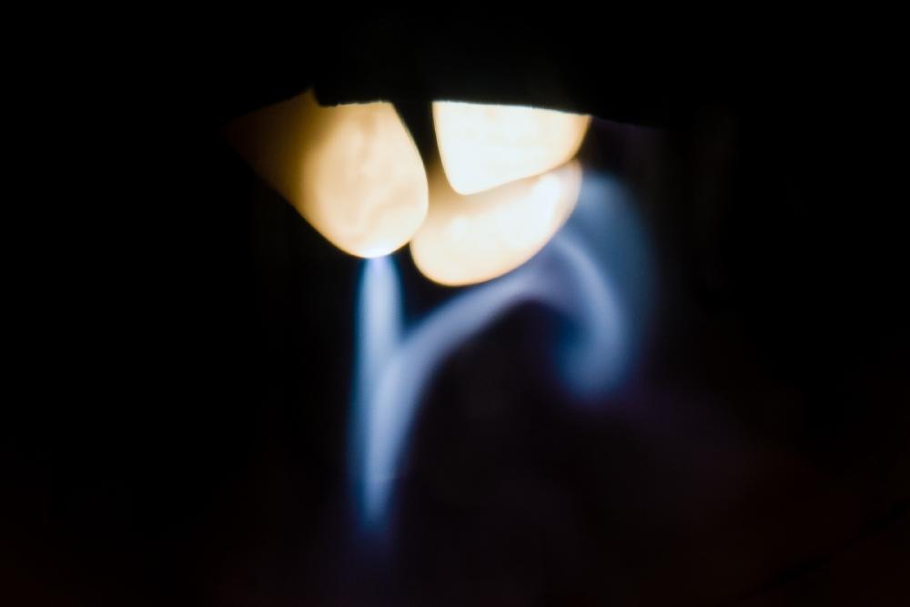 Arc discharge in FLEXTOR plasma torch: In yellow the glowing graphite electrodes and in blue the glowing arc discharge