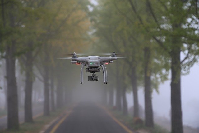 Image d'un drone dans le brouillard