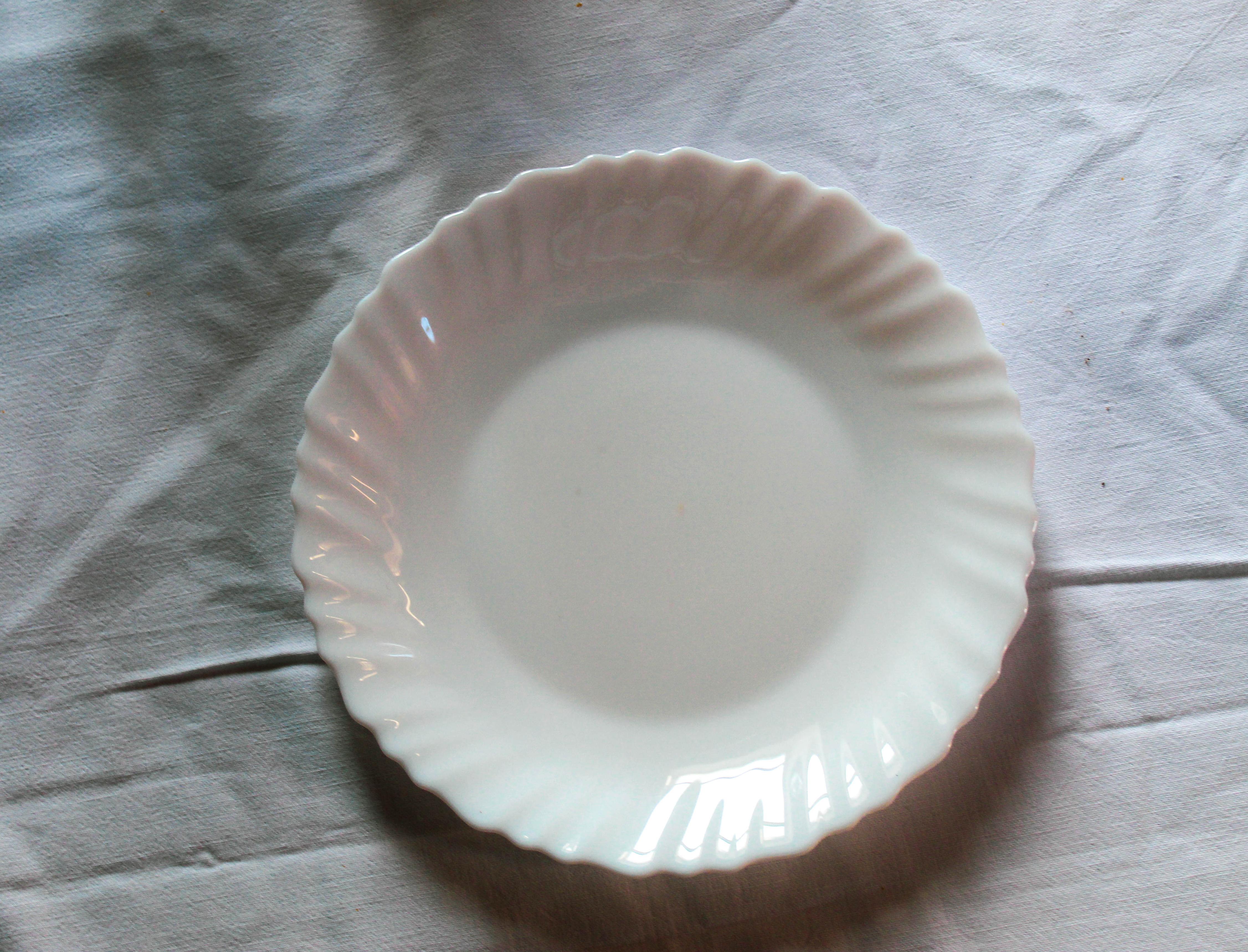 grandes assiettes blanches